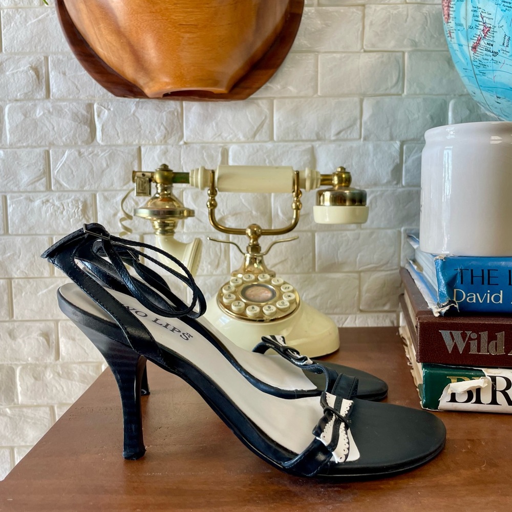 Vintage 90s Two Lips Brazilian Leather Black and White Bow Strappy Heels Size 7 - Picture 5 of 12